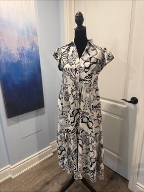 Buy 2 for 20$ ✌🏻Jane and Delancey Black and White Butterfly Maxi Dress